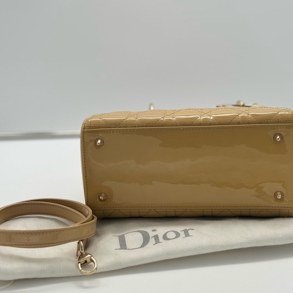 Dior Tan Quilted Handbag Size Medium Patent Leather - Picture 13 of 17